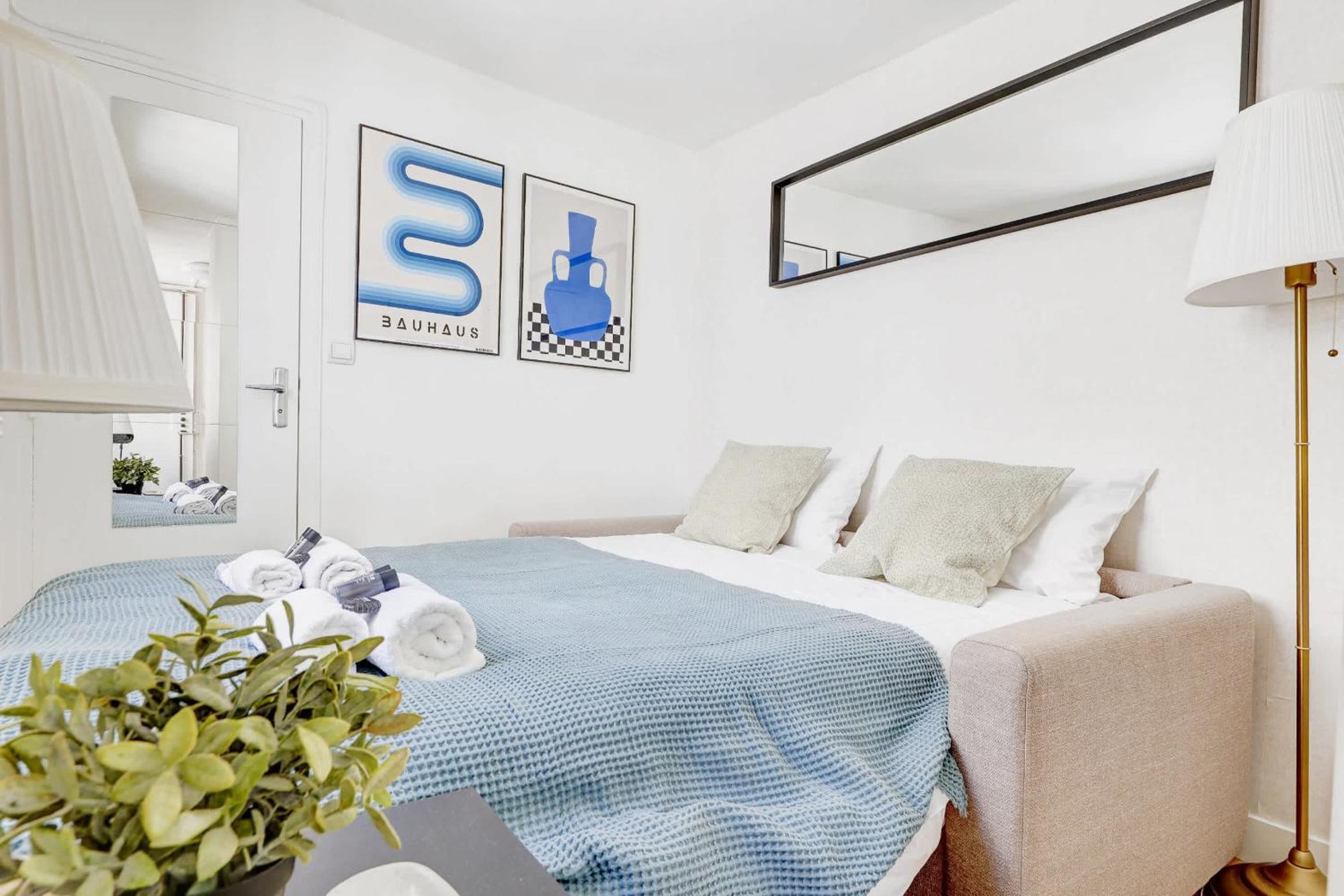 2p Beaux Arts Apartment